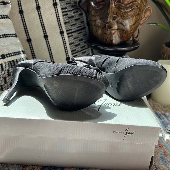 Beautiful Black ruffled heels - Picture 3 of 6